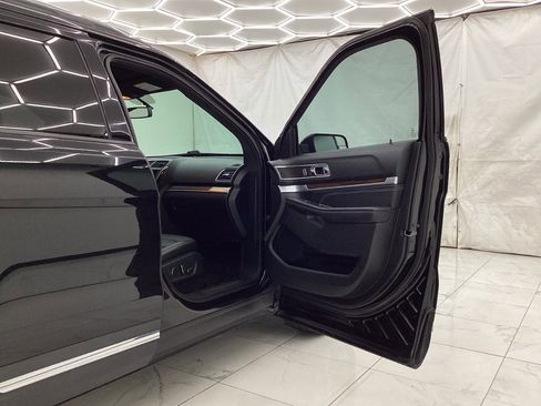 Used 2018 Ford Explorer Limited FWD image 17