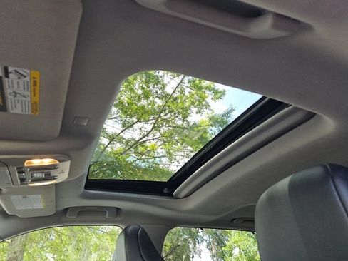 Used 2021 Toyota Highlander XLE FWD image 17