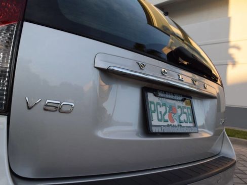 Used 2011 Volvo V50 T5 image 25