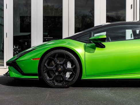 Used 2023 Lamborghini Huracan Tecnica image 12