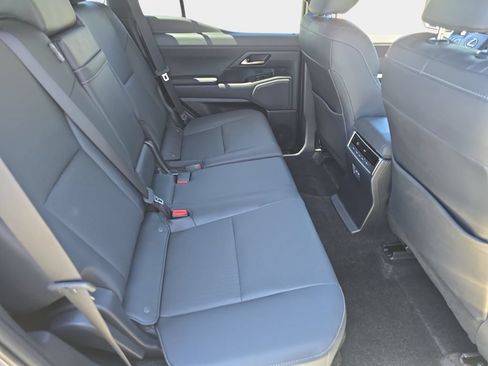 Used 2025 Lexus GX 550 w/ Cold Area Package AWD/4WD image 13