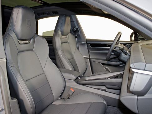 Certified 2025 Porsche Macan 4S Electric image 41