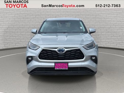 Used 2023 Toyota Highlander LE image 2