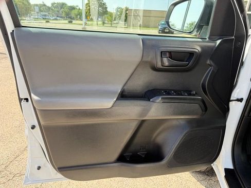 Used 2022 Toyota Tacoma SR AWD/4WD image 19