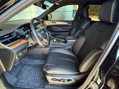 Used 2022 Jeep Grand Cherokee Summit AWD/4WD image 9