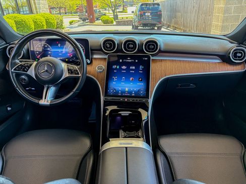 Used 2023 Mercedes-Benz C 300 4MATIC Sedan image 2