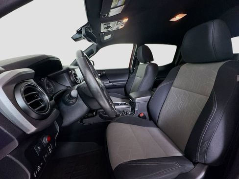 Used 2020 Toyota Tacoma TRD Off-Road image 10