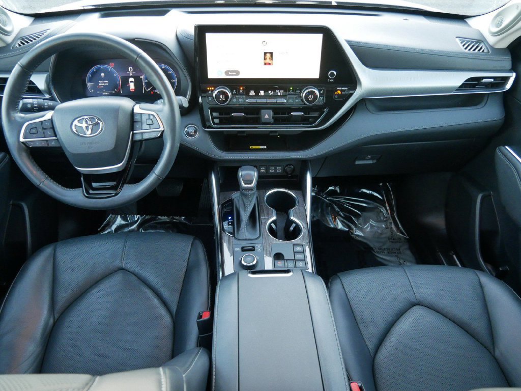Used 2023 Toyota Highlander Platinum AWD/4WD image 14