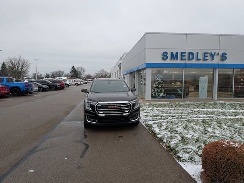 Certified 2023 GMC Terrain SLT image 2