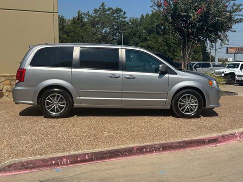Used 2016 Dodge Grand Caravan SE FWD image 7