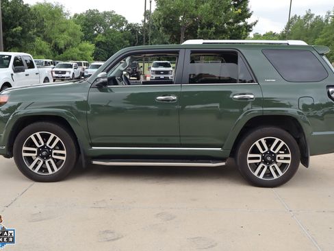 Used 2022 Toyota 4Runner Limited AWD/4WD image 7