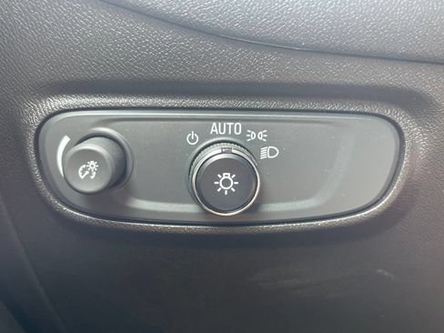 Used 2022 Chevrolet Equinox LT w/ Driver Convenience Package AWD/4WD image 17