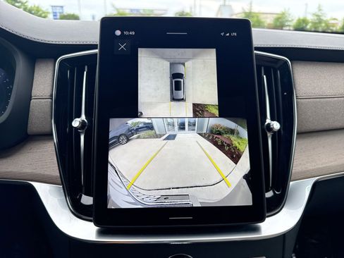 Certified 2025 Volvo XC90 B5 Plus AWD/4WD image 19