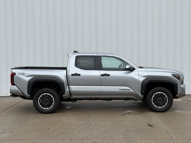 Used 2024 Toyota Tacoma TRD Off-Road AWD/4WD image 3