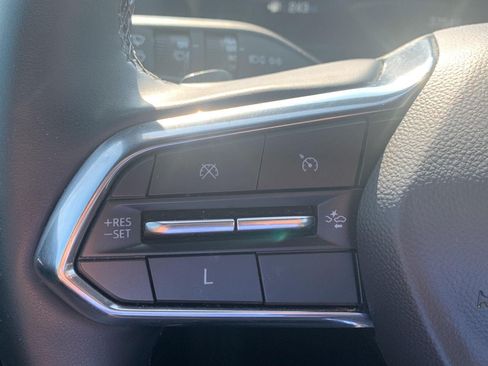 Certified 2025 Chevrolet Equinox LT FWD image 9