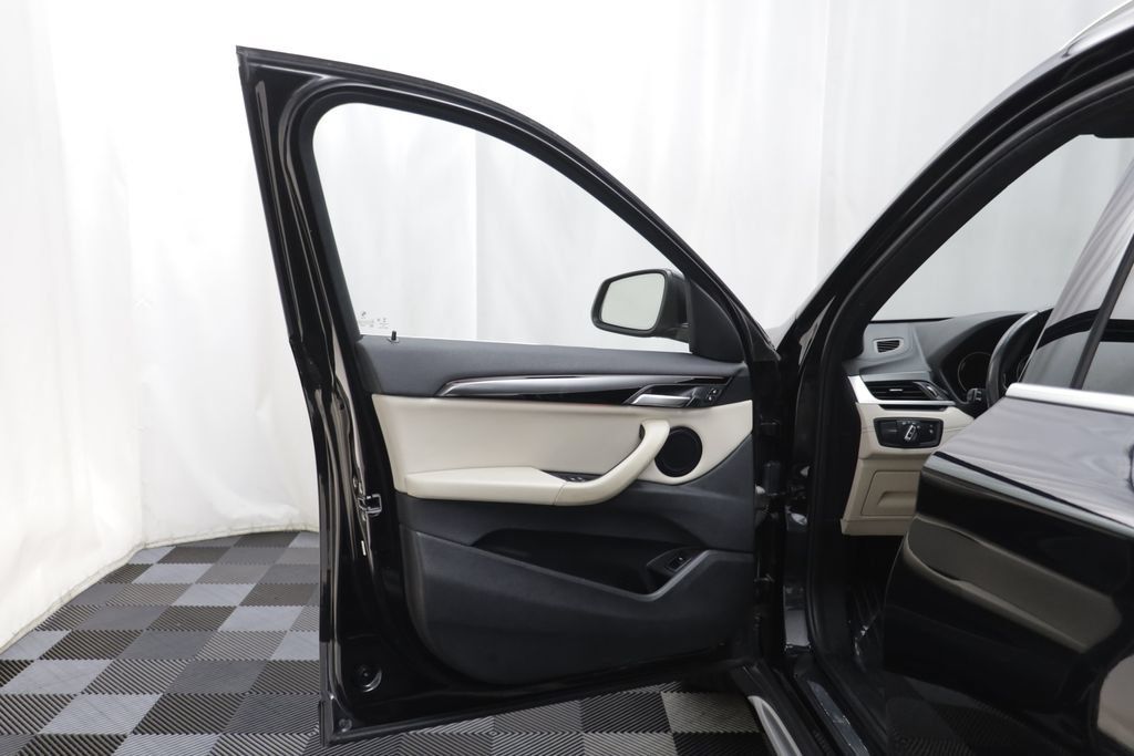 Used 2021 BMW X1 xDrive28i w/ Convenience Package AWD/4WD image 4