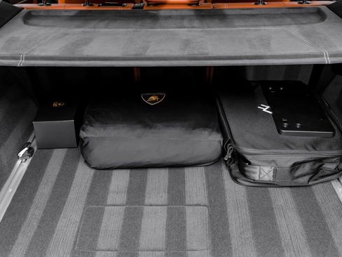 Used 2025 Lamborghini Urus SE image 66