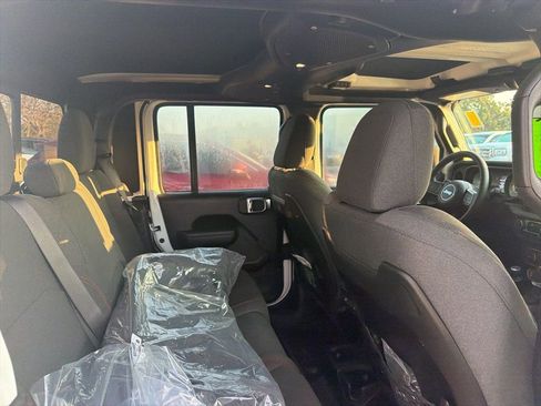 Used 2025 Jeep Gladiator Rubicon image 5