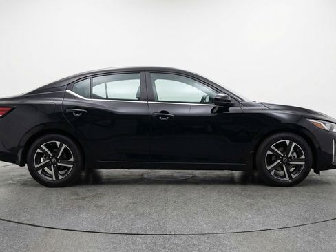 Used 2025 Nissan Sentra SV FWD image 11