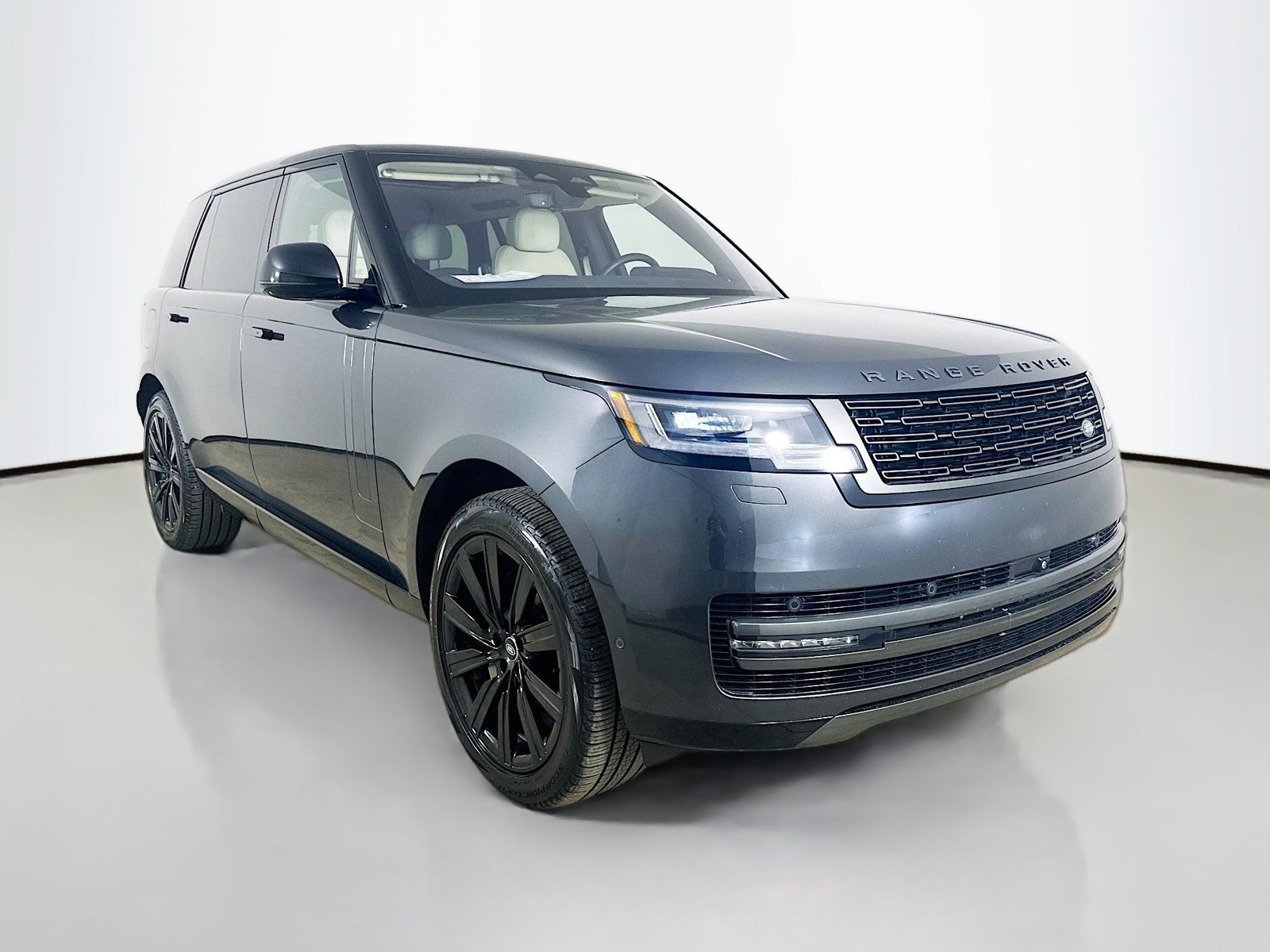 Used 2023 Land Rover Range Rover Long Wheelbase SE AWD/4WD image 3