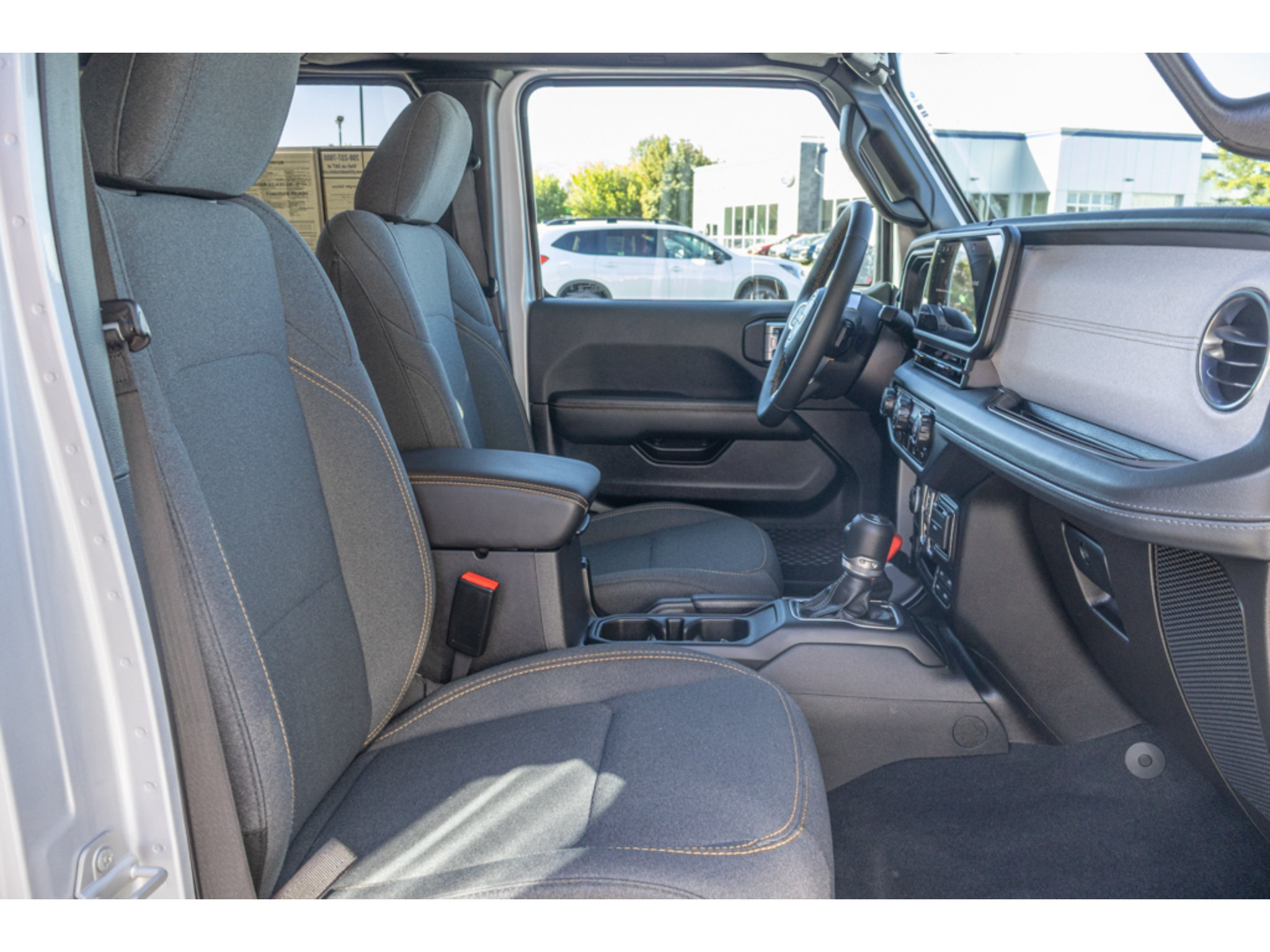 Used 2024 Jeep Wrangler Unlimited Sahara AWD/4WD image 11