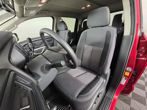 Used 2024 Nissan Titan SV w/ SV Convenience Package image 25