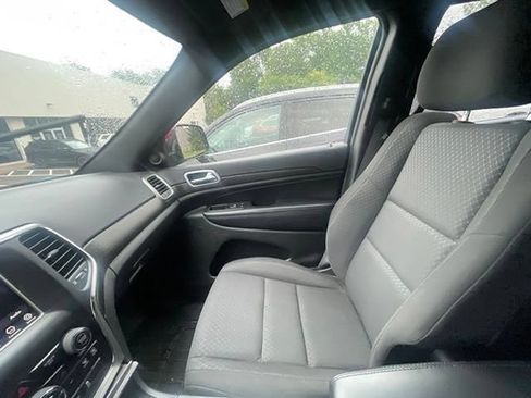 Used 2018 Jeep Grand Cherokee Laredo AWD/4WD image 14
