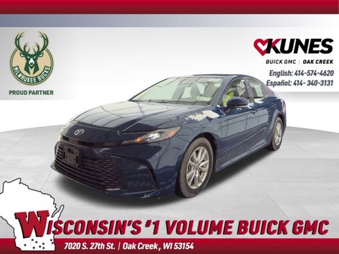 Used 2025 Toyota Camry SE image 1