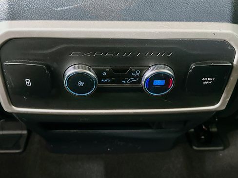 Used 2024 Ford Expedition Max XLT image 27