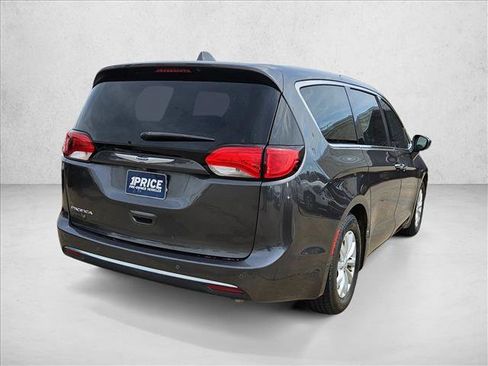 Used 2018 Chrysler Pacifica Touring Plus image 4