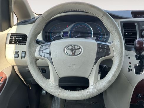 Used 2011 Toyota Sienna XLE w/ Entertainment Pkg AWD/4WD image 12