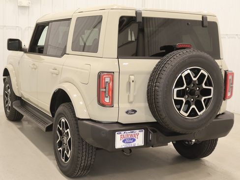 New 2025 Ford Bronco Outer Banks image 6