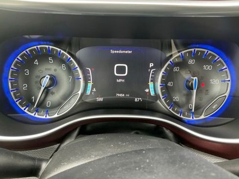 Used 2019 Chrysler Pacifica Limited FWD image 24