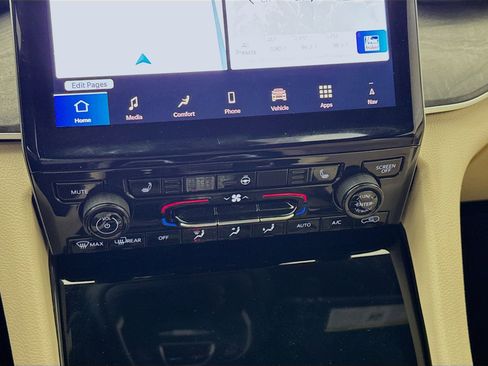 Used 2025 Jeep Grand Cherokee L Limited RWD image 17