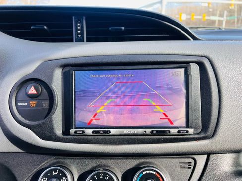 Used 2015 Toyota Yaris L image 25