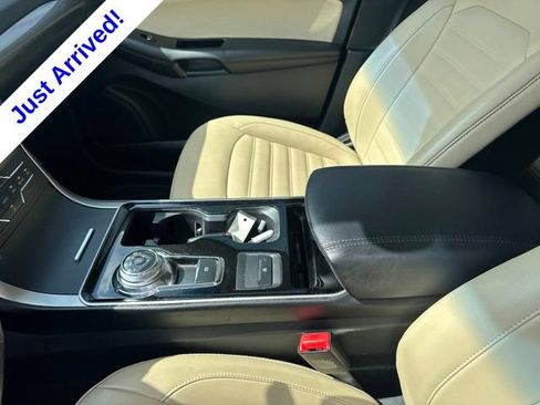 Used 2019 Ford Edge SEL w/ Equipment Group 201A FWD image 9