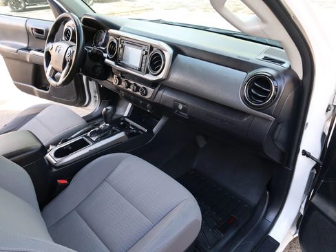 Used 2017 Toyota Tacoma SR5 w/ Tow Package image 21