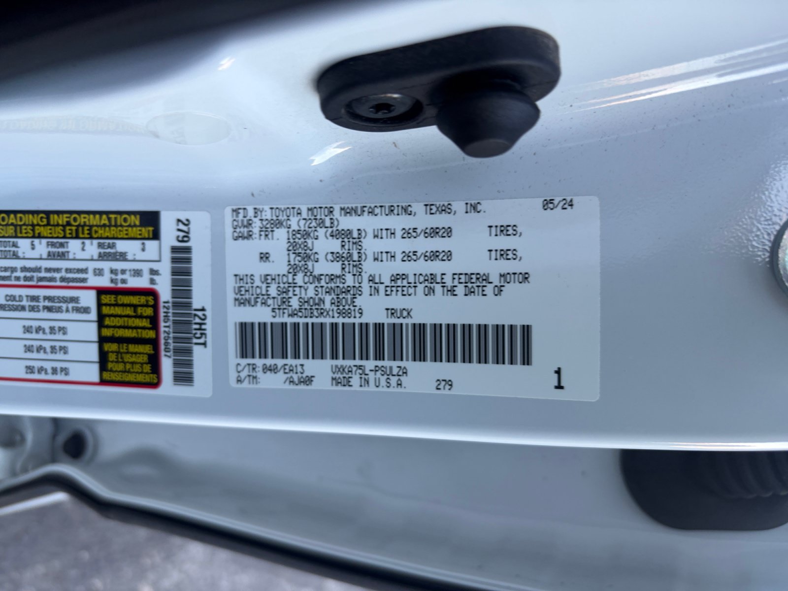 Used 2024 Toyota Tundra Limited AWD/4WD image 32