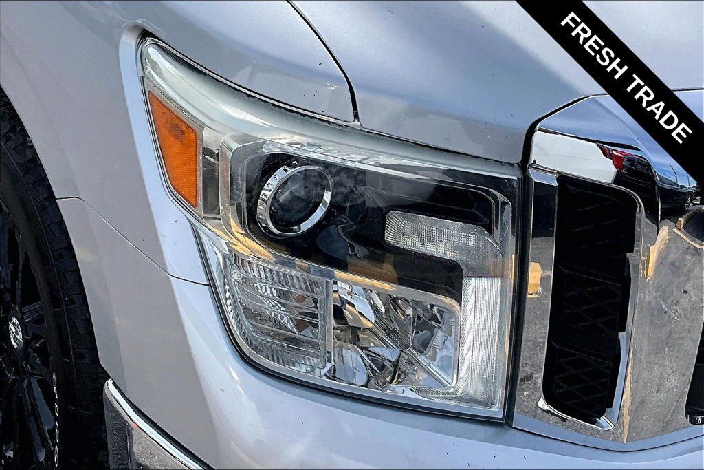 Used 2017 Nissan Titan SL w/ SL Towing Convenience Package RWD image 31