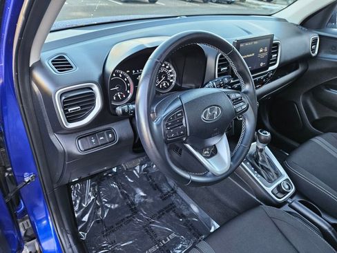 Used 2022 Hyundai Venue SEL image 15
