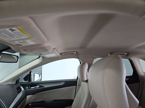 Used 2019 Lincoln MKC Premiere FWD image 18