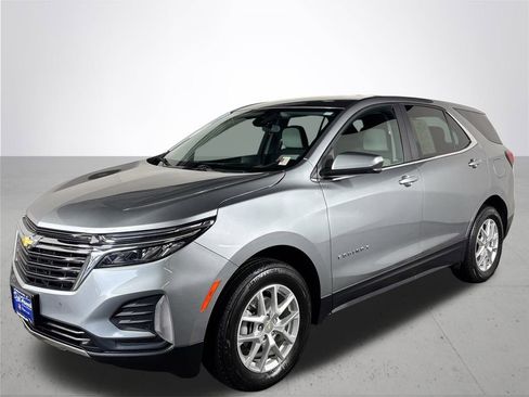 Used 2023 Chevrolet Equinox LT w/ Driver Convenience Package image 2