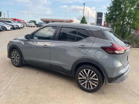 Used 2021 Nissan Kicks SV FWD image 3