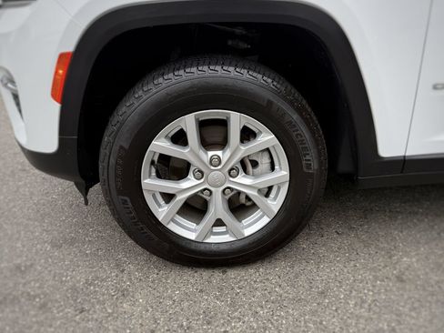Used 2023 Jeep Grand Cherokee Limited AWD/4WD image 18