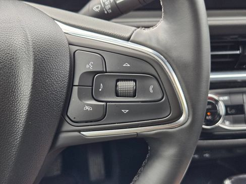 Certified 2025 Buick Envista Sport Touring w/ Convenience I Package FWD image 13