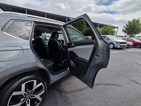 Certified 2023 Volkswagen Taos SEL AWD/4WD image 34