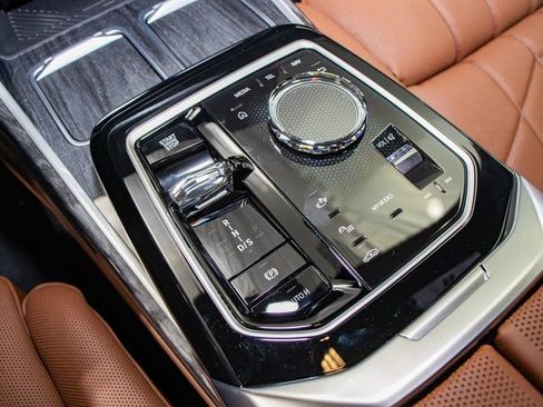 Used 2025 BMW 760i xDrive w/ Executive Package image 20