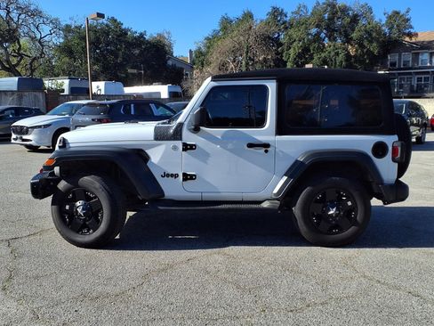 Used 2018 Jeep Wrangler Sport image 3