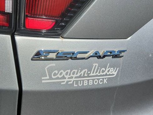 Used 2017 Ford Escape Titanium image 9