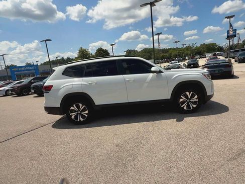Used 2025 Volkswagen Atlas SE AWD/4WD image 9